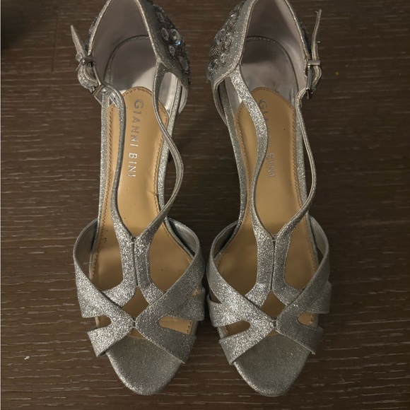 Sparkle jeweled ankle strap heels from Giani Bini. Size 7.5. Silver. Prom - Picture 6 of 6